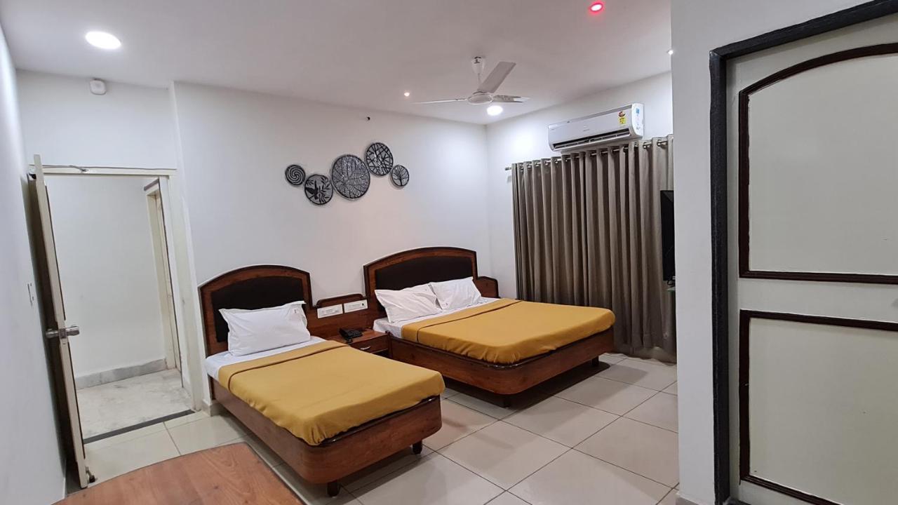 Hotel Tirth Ankleshwar Eksteriør billede