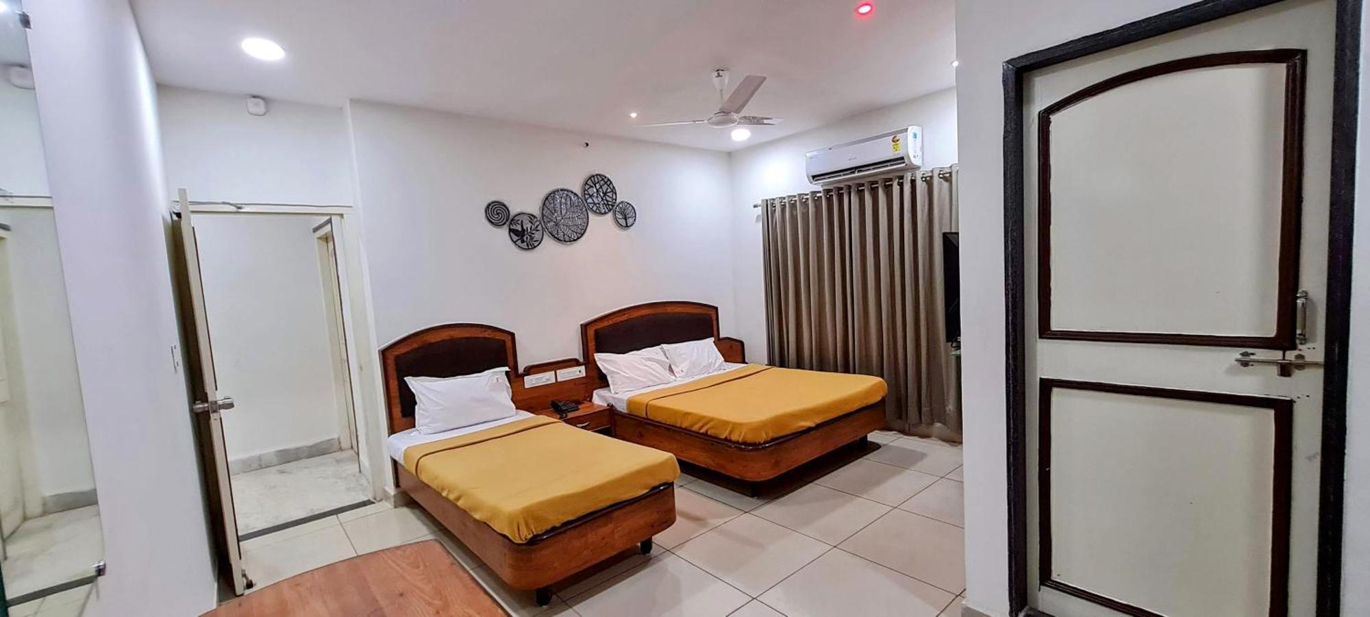 Hotel Tirth Ankleshwar Eksteriør billede