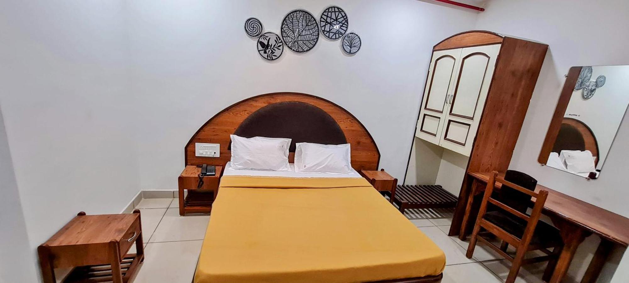 Hotel Tirth Ankleshwar Eksteriør billede
